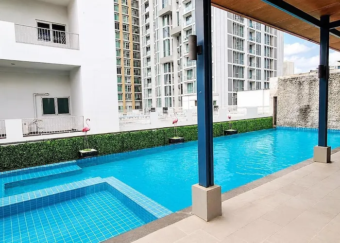 Stylish 1br 5 Min Walk To Bts Nana Pool & Gym 曼谷
