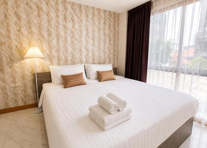 Stylish 1br 5 Min Walk To Bts Nana Pool & Gym Appartamento